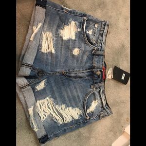 Dis stressed jean shorts